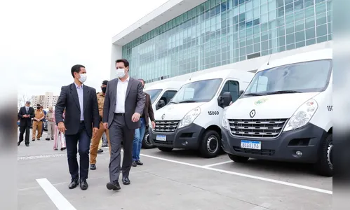 Governo do Estado entrega veículos para PMs de Arapongas e Ivaiporã