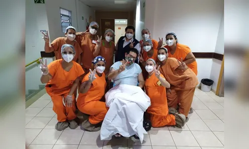 Paciente tem alta do setor Covid-19 e ressalta atendimento