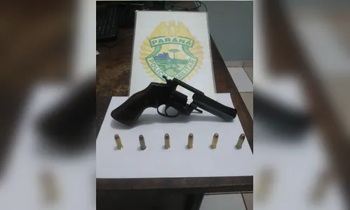 Filho é preso por agredir e ameaçar a mãe com arma de fogo