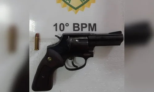Homem portava arma de fogo trocada por camisetas