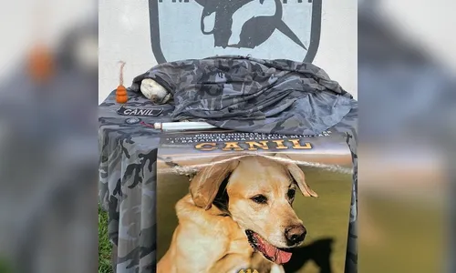 Como forma de despedida, cão farejador recebe homenagem da PM