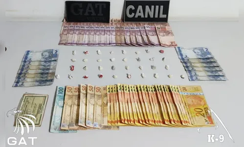 Mulher é presa com 32 pedras de crack escondidas em suas partes íntimas