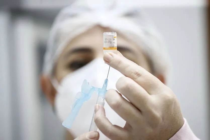 Aplicação da segunda dose da vacina contra a Covid-19 avança no Paraná