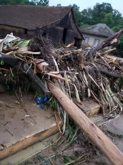 Chuva forte atinge SC e deixa ao menos 10 vítimas fatais; há desaparecidos