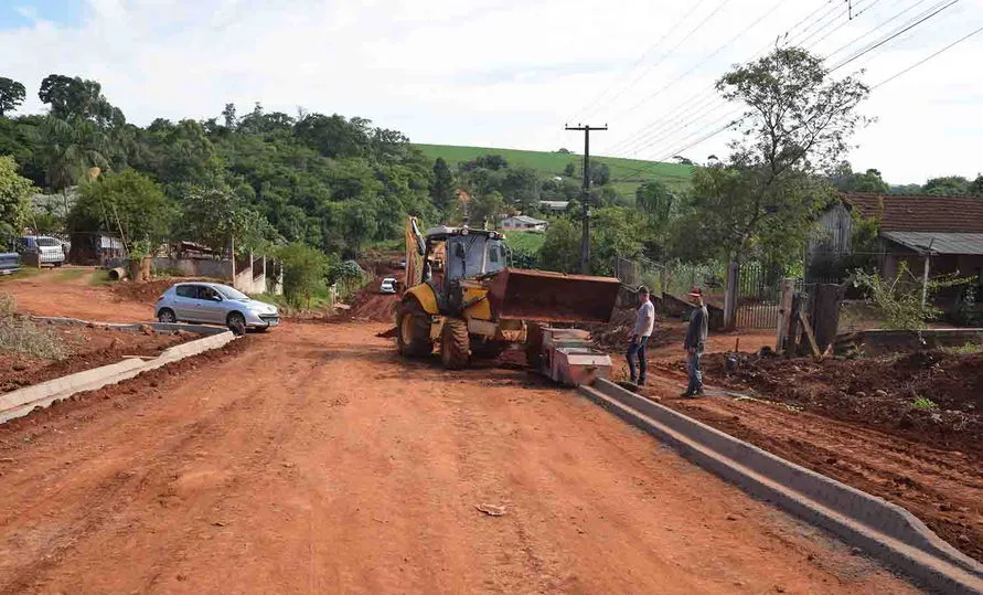 O trecho em obras fica na saída de acesso a Jardim Alegre pela estrada rural do Cinco Encruzos. / Foto: TN Online 