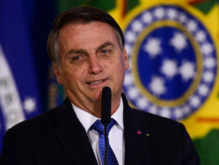Em acordo com Centrão para emplacar Lira, Bolsonaro nega "loteamento político"