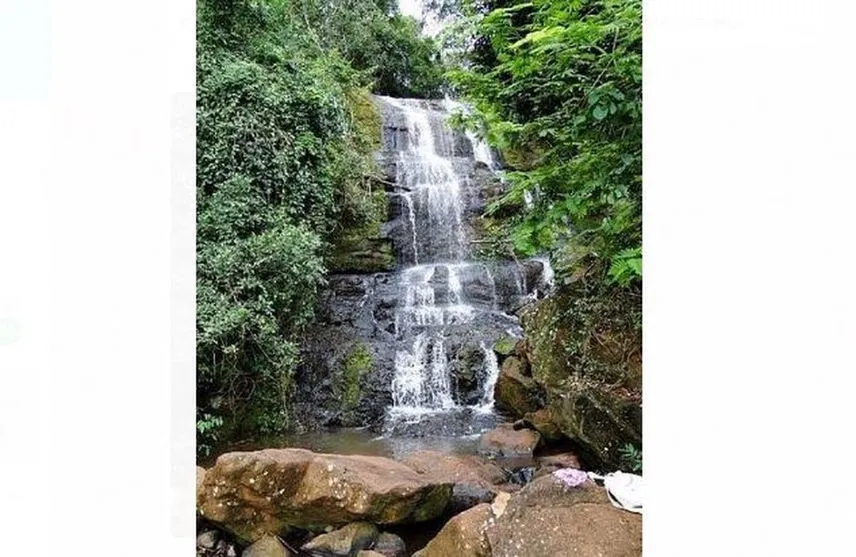 Jovem morre ao tentar tirar selfie em cima de cachoeira no Paraná