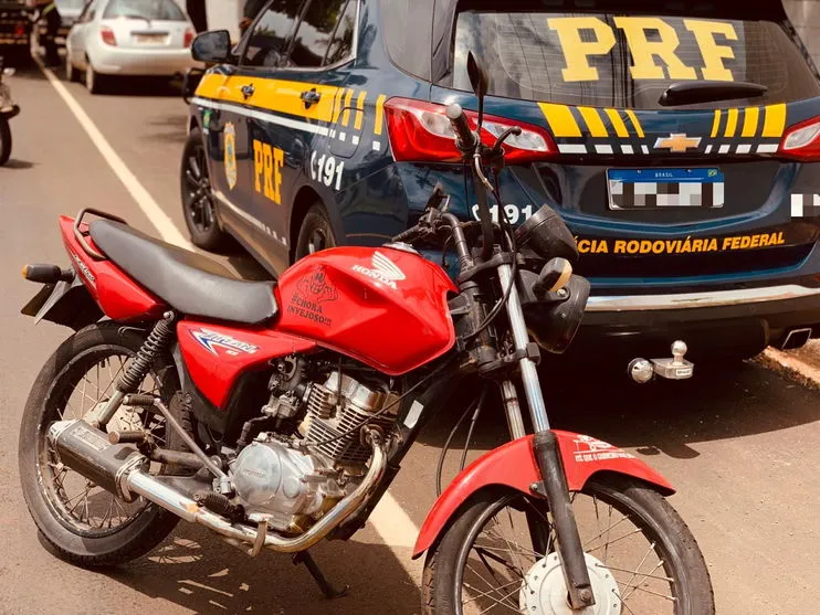 PRF recupera motocicleta furtada em Arapongas
