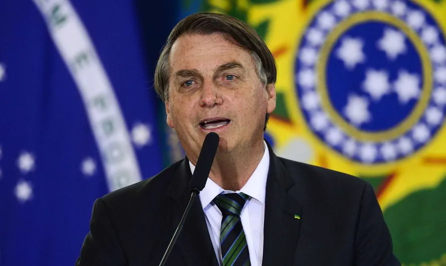 Vacina tem impacto que precisa ser bem esclarecido, diz Bolsonaro