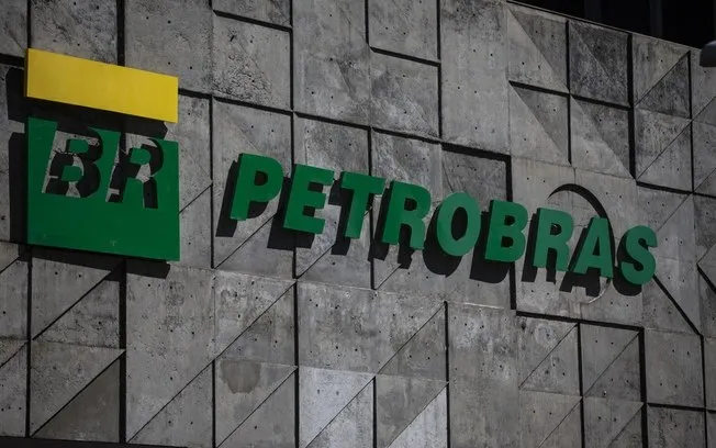 Petrobras aumenta preço da gasolina em 5% e diesel em 4% a partir de terça-feira