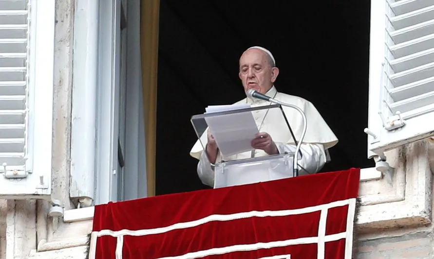 Papa não conduzirá missas de Ano Novo em razão de dor ciática