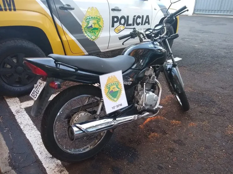 Dois jovens são detidos com moto furtada em Apucarana