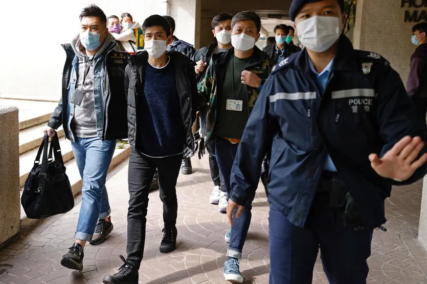 Cerca de 50 opositores do regime chinês são presos em Hong Kong