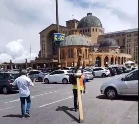 Devoto de Cambira chega até a Basílica de Aparecida do Norte; assista