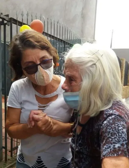 Idosa de 87 anos se recupera da Covid-19 em Arapongas