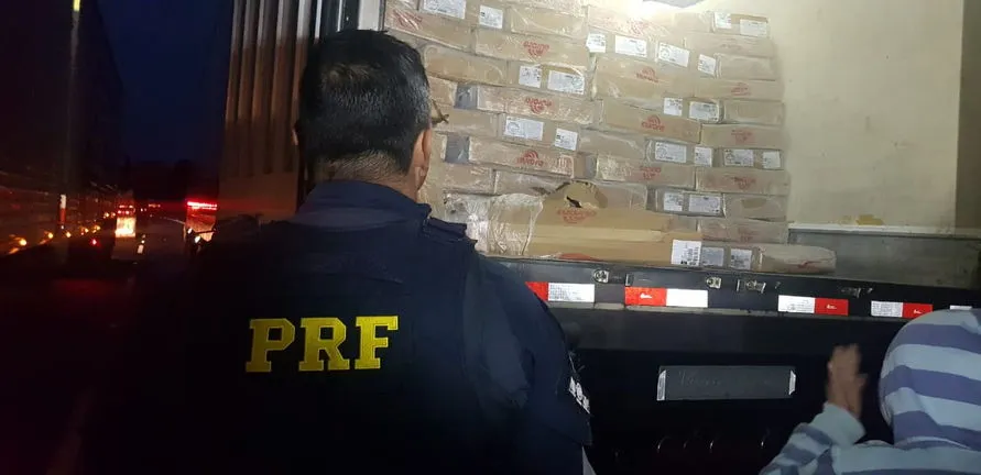 PRF evita saque de carga de toneladas de frango na BR-376