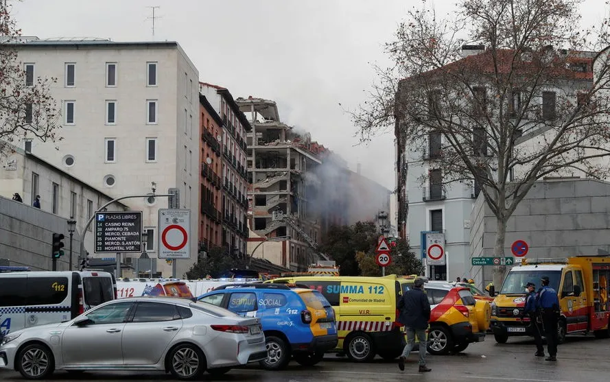 Forte explosão destrói fachada de edifício no centro de Madrid