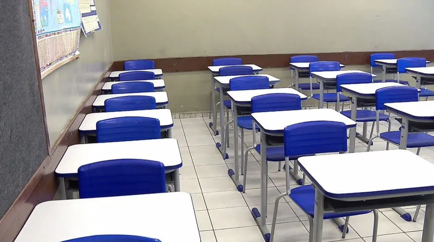 Governo do Paraná divulga decreto que autoriza retorno das aulas presenciais