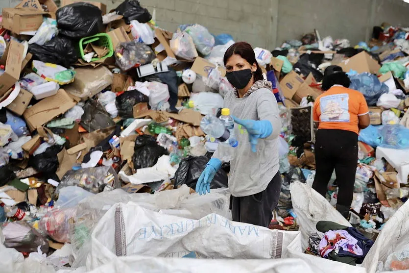 Portos doam resíduos e reciclagem, ajuda o meio ambiente e gera renda