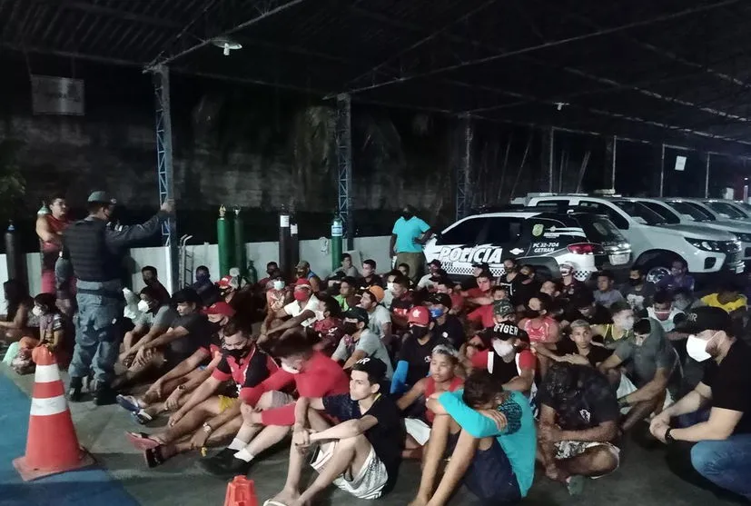 63 torcedores são presos por assistir jogo de futebol durante toque de recolher
