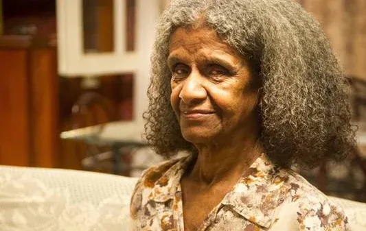 Atriz Niana Machado, a Bá de ‘Pé na Cova’, morre aos 82 anos