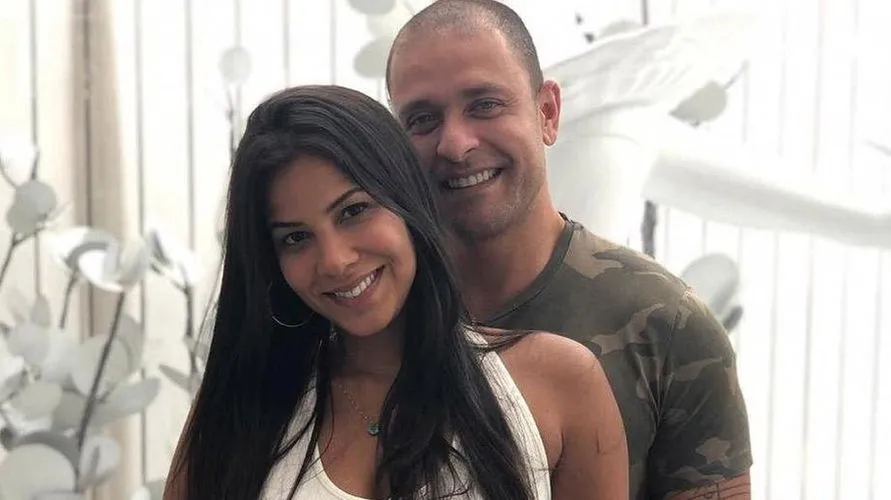 Diogo Nogueira termina namoro de dois anos e meio com advogada