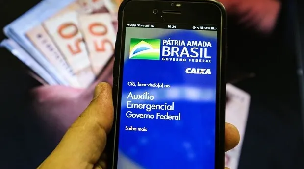 Governo estuda 'imposto temporário' para bancar novo auxílio emergencial