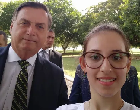 Jovem de Ivaiporã conversa com Bolsonaro e realiza sonho de tirar foto com ele; vídeo