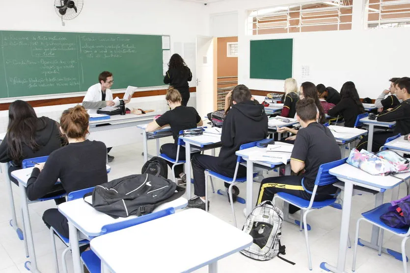 Professores da rede estadual adiam paralisação geral para 1º de março