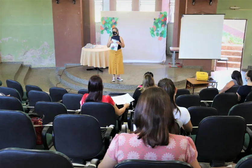 Professores participam de semana pedagógica para volta às aulas