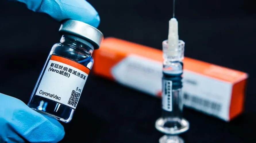 Saúde estende vacinação contra a Covid-19 aos trabalhadores de laboratórios e farmácias da linha de frente