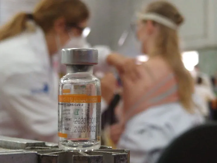 Secretário estadual da Saúde diz que vacinas contra Covid-19 'estão vindo a conta-gotas'