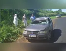 Carro capota e deixa duas pessoas feridas na PR-453