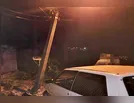 Adolescente bate carro e quebra poste em Faxinal
