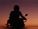 Adolescente de 13 anos é flagrado pilotando motocicleta