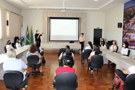 A reunião aconteceu no salão nobre da prefeitura
