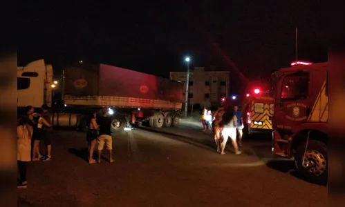 Motociclista morre em colisão com carreta, em Ivaiporã