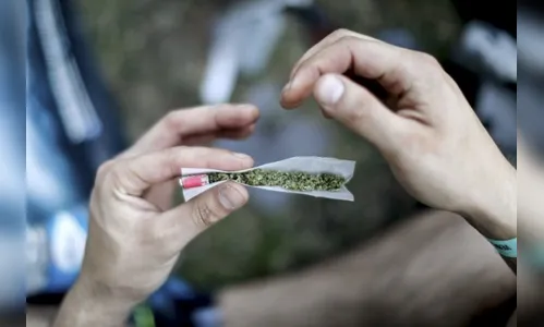 Adolescentes usam parquinho pra fumar maconha em Apucarana