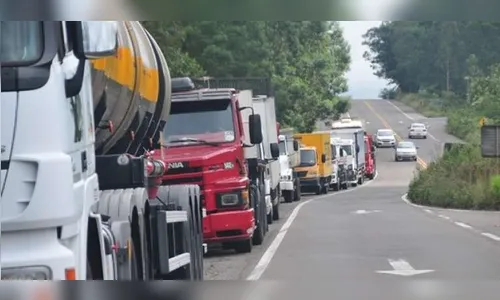 Apesar do apelo de Bolsonaro, caminhoneiros mantêm paralisação a partir desta segunda-feira