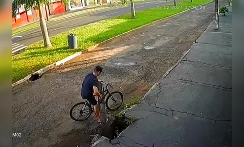 Após denúncia do pai, rapaz é preso por furtar tampa de bueiro; Vídeo