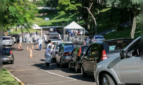 Aproximadamente 200 idosos foram vacinados nesta quarta-feira