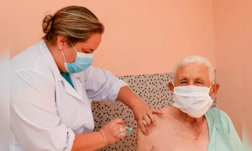 Apucarana estende vacinação da Covid para 90 anos ou mais