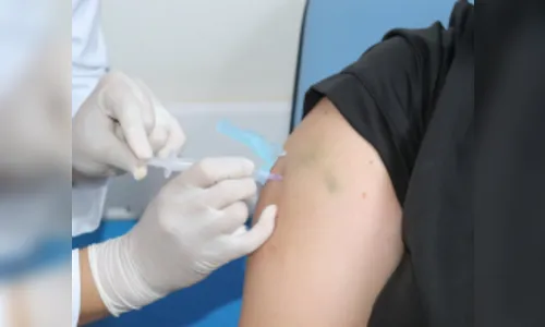 Arapongas vacina profissionais da Saúde até sexta-feira