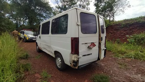 Van de buffet é furtada e abandonada na cidade; Assista