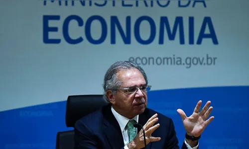 Vacinação em massa é capítulo mais importante da pandemia, diz Guedes