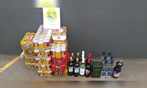 Parte de carga saqueada de caminhão é recuperada; homem é preso