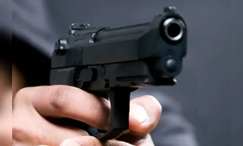 Assaltantes armados com pistolas levam R$ 2.5 mil de empresa