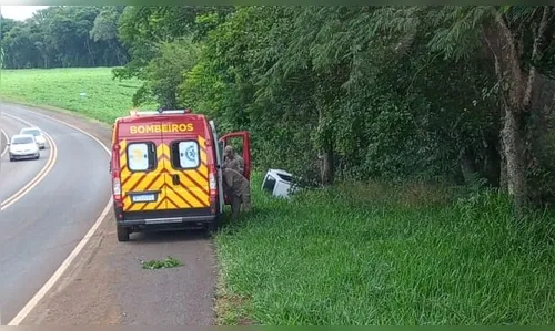 Acidente no perímetro urbano e capotamento são registrados na PR-466