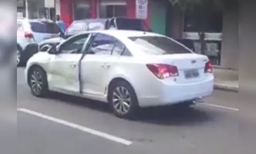 Acidente entre dois carros é registrado nesta tarde