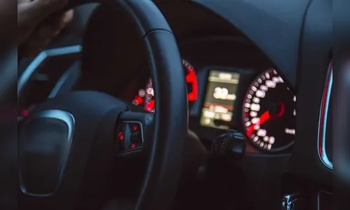 Adolescente é flagrado conduzindo carro; no veículo estavam 5 crianças